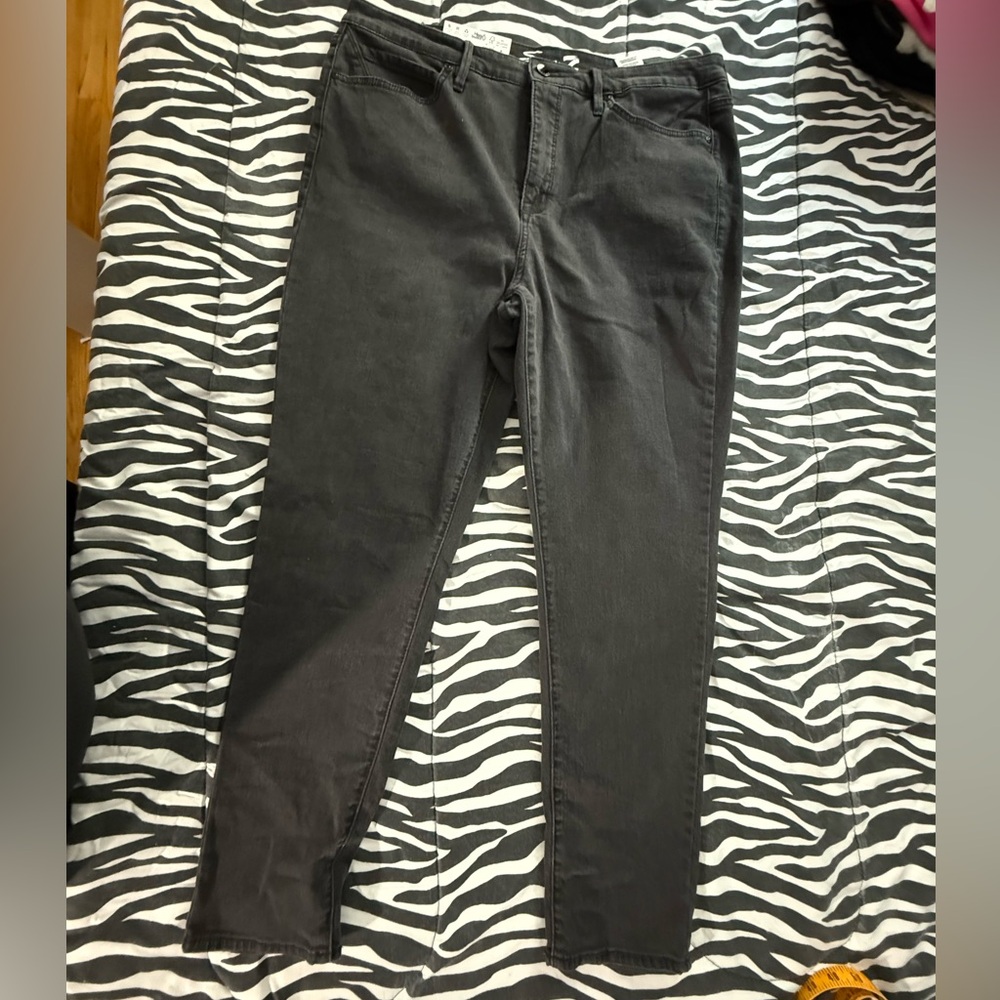 NWT! Seven 7 Skinny Jeans!  Black size 16